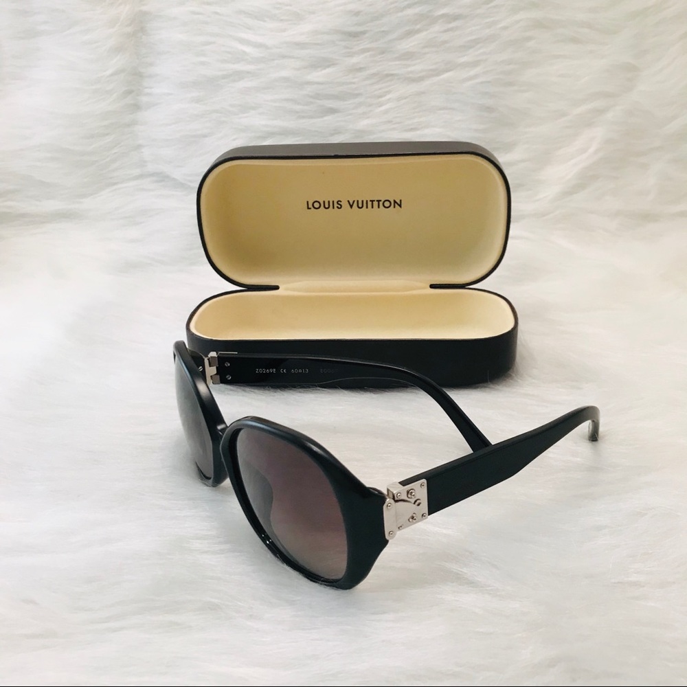 LOUIS VUITTON Soupcon Oversize Black Sunglasses